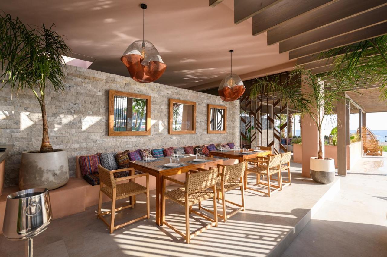 Miamar Hotel Himare Bagian luar foto
