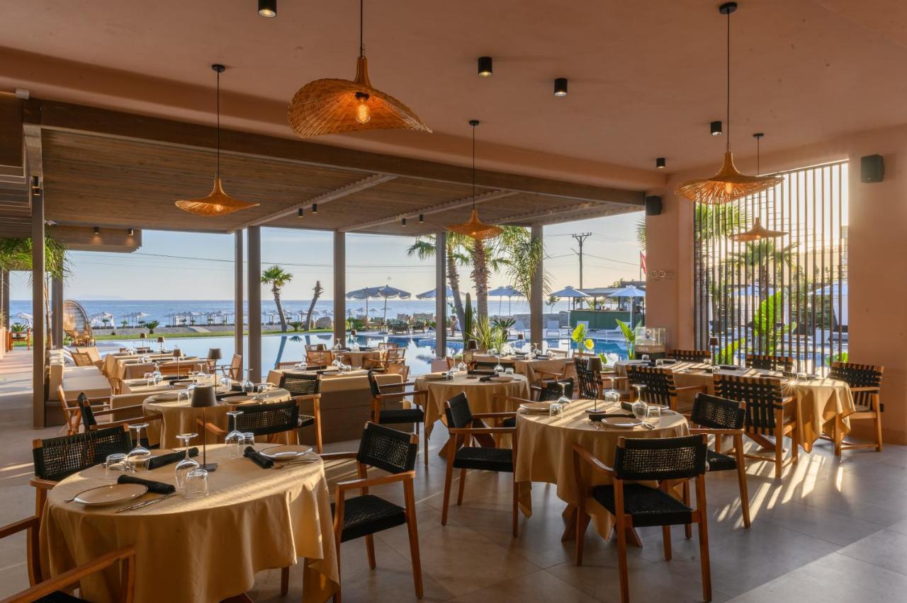 Miamar Hotel Himare Bagian luar foto