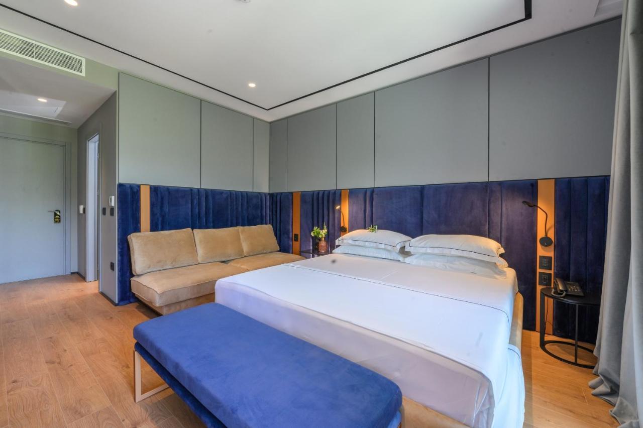 Miamar Hotel Himare Bagian luar foto