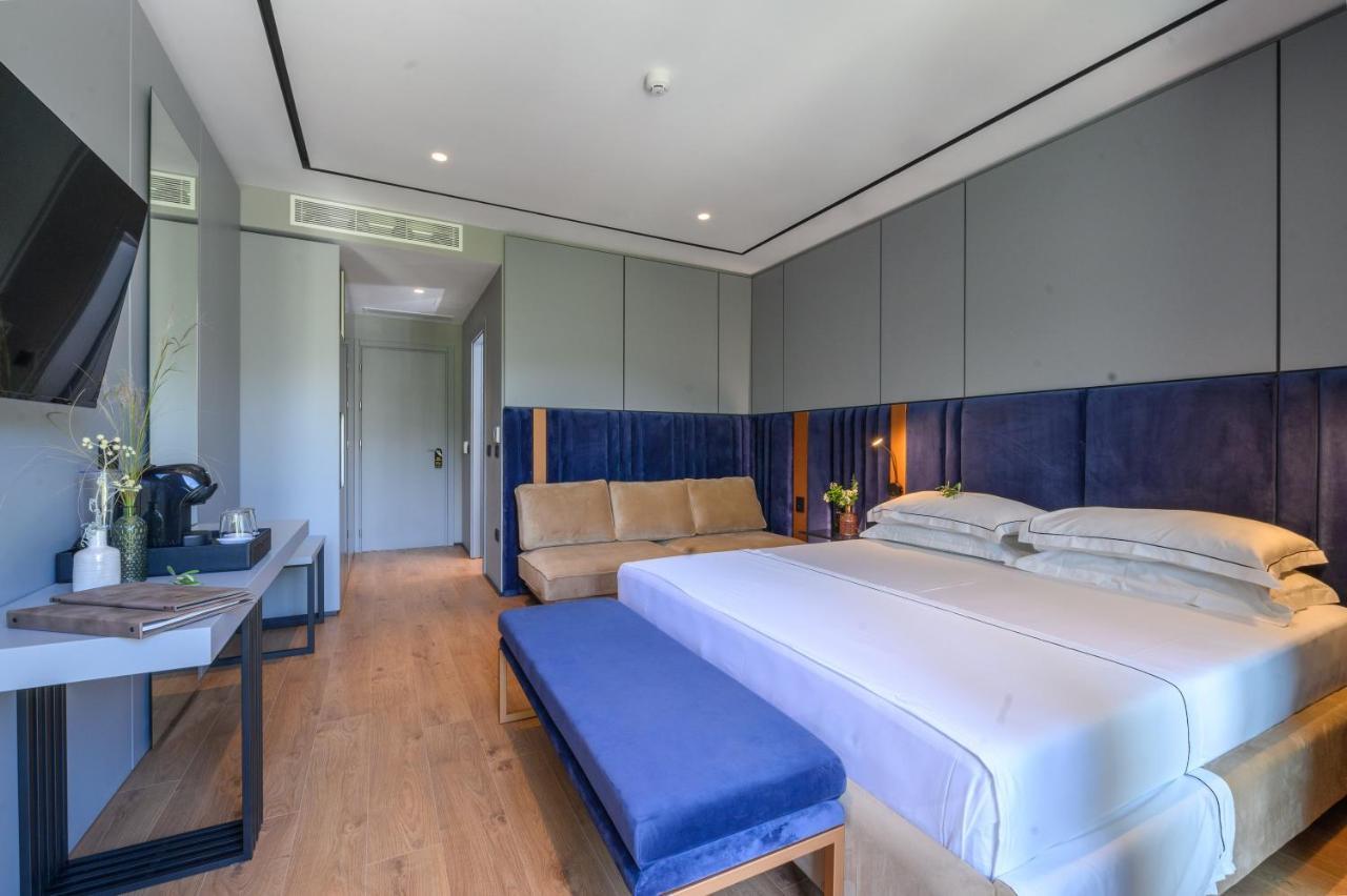 Miamar Hotel Himare Bagian luar foto