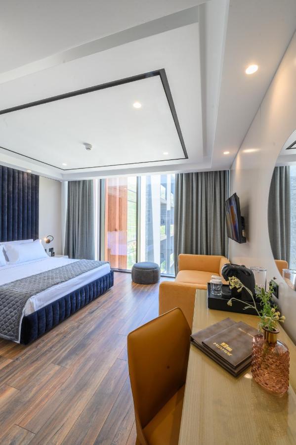 Miamar Hotel Himare Bagian luar foto