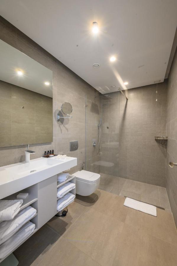 Miamar Hotel Himare Bagian luar foto