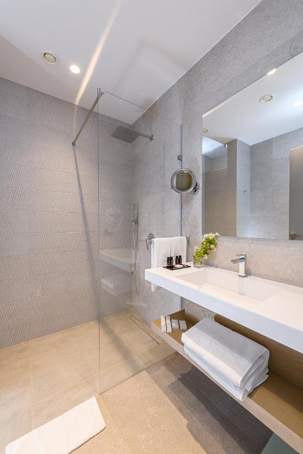 Miamar Hotel Himare Bagian luar foto