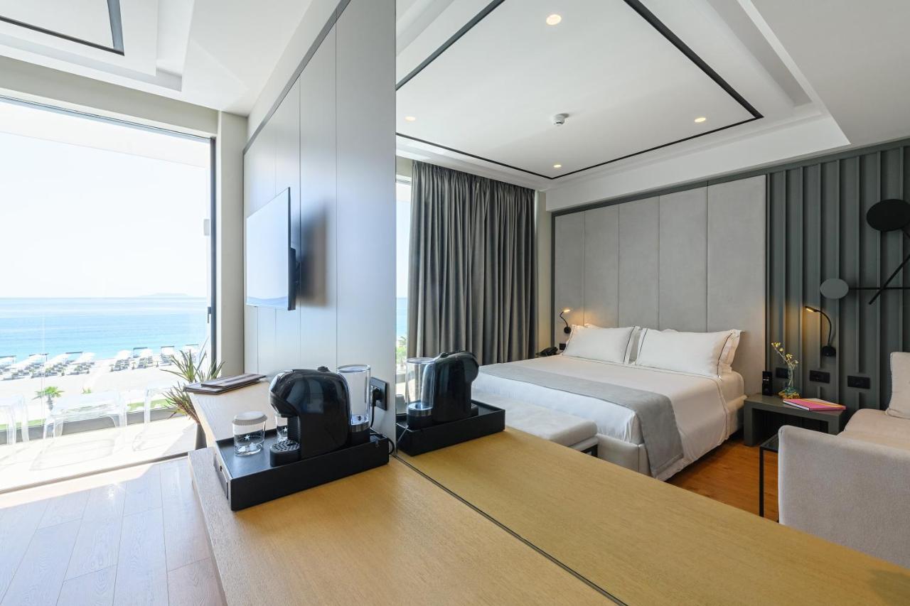 Miamar Hotel Himare Bagian luar foto