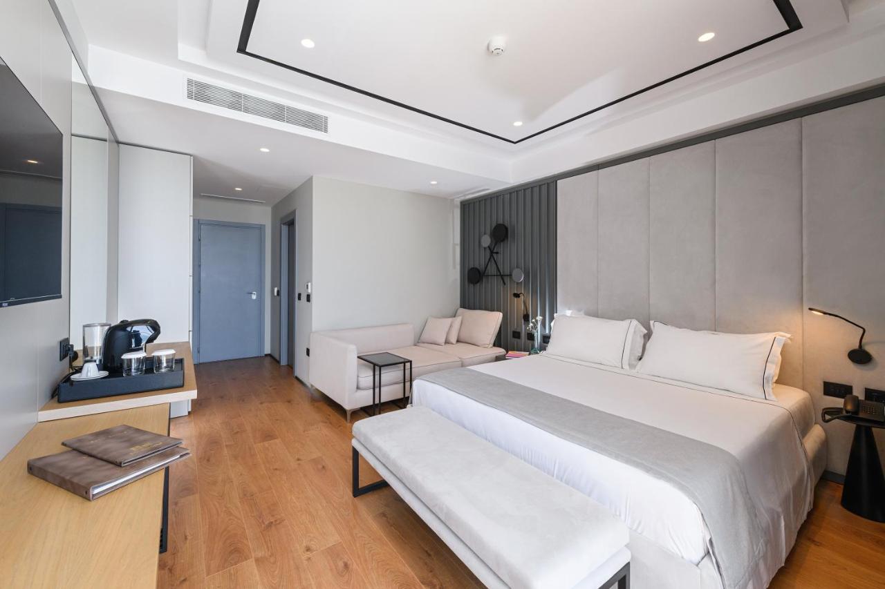 Miamar Hotel Himare Bagian luar foto