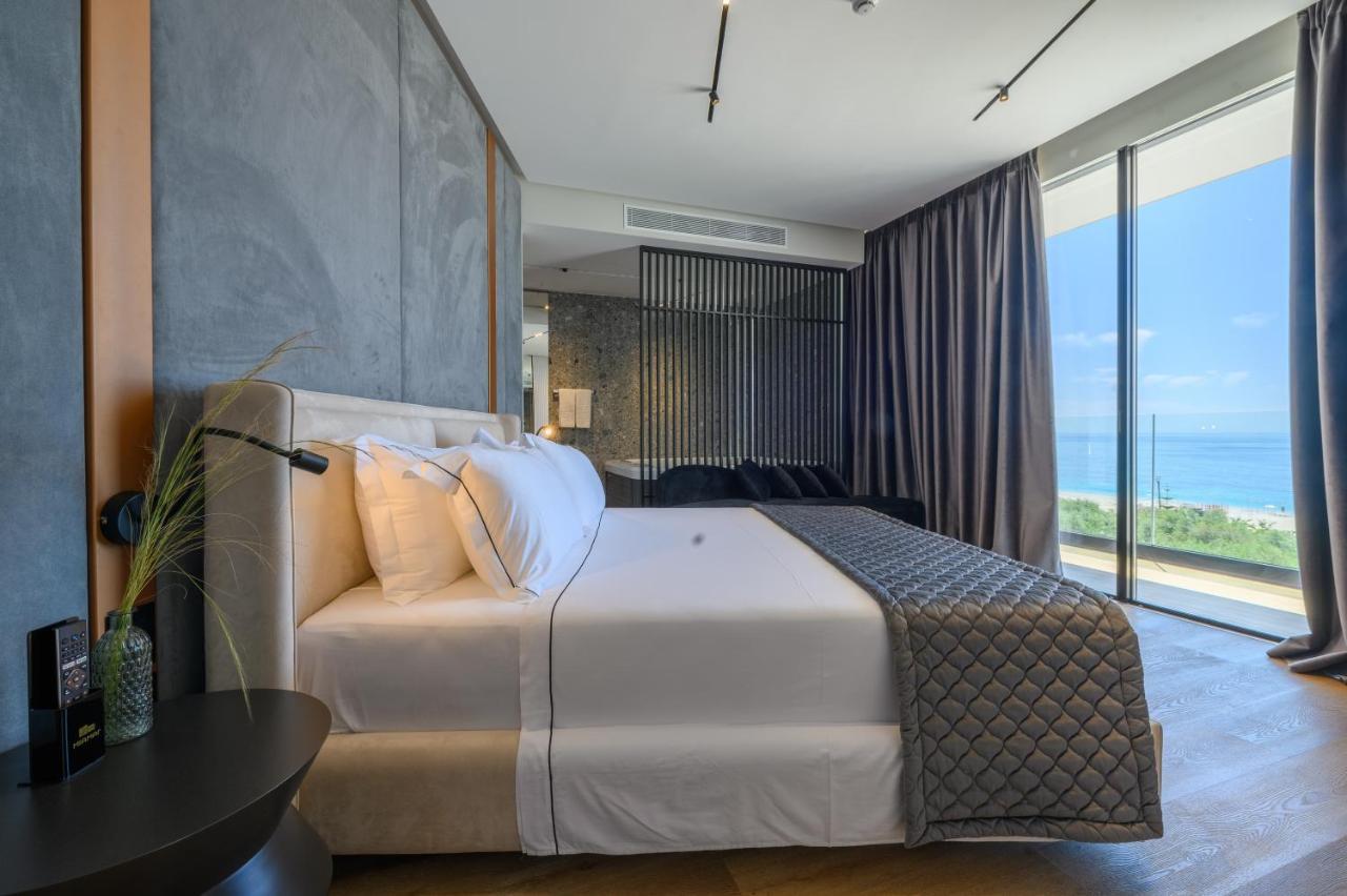 Miamar Hotel Himare Bagian luar foto