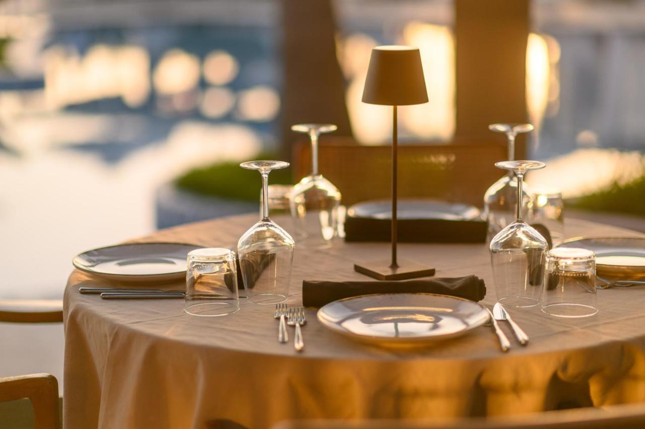 Miamar Hotel Himare Bagian luar foto