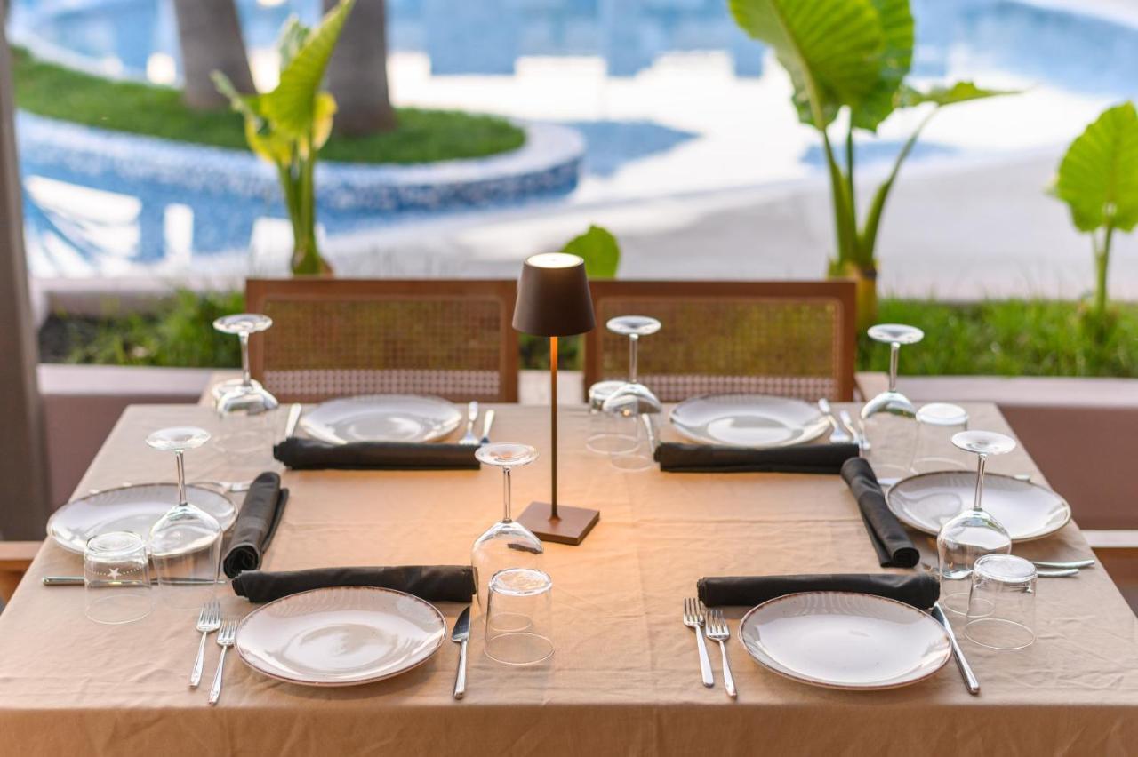 Miamar Hotel Himare Bagian luar foto